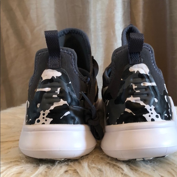 Nike athletic shoes - Picture 4 of 4